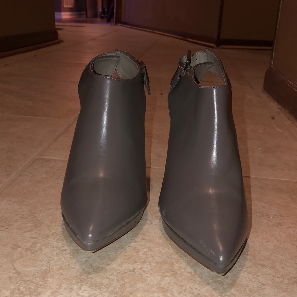 Gray heels